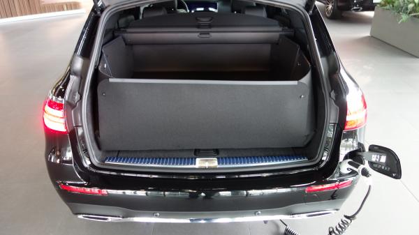 Sonderkonstruktion, Kofferraumschutz 2Bodenstufen, aus dem Stoßstangenschutz wird ein Heckklappenschutz.